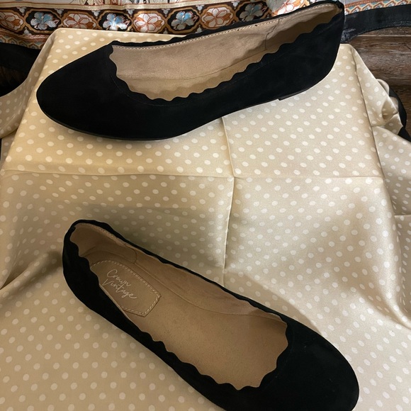 Crown Vintage light weight flats. Super girly and cute! - Picture 2 of 3